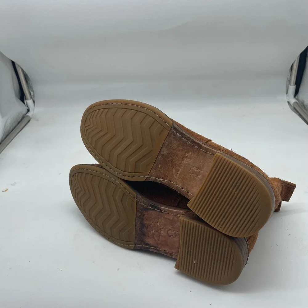 Clarks preowned gently